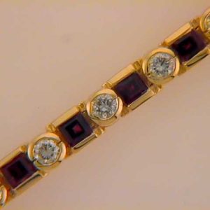 Garnet./ Diamond Bracelet