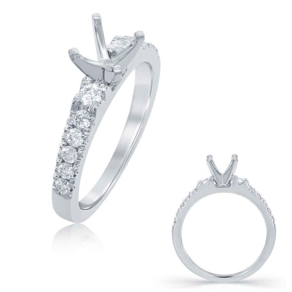 Round Diamond Engagement Ring