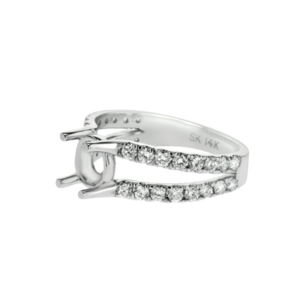 Round Diamond Engagement Ring