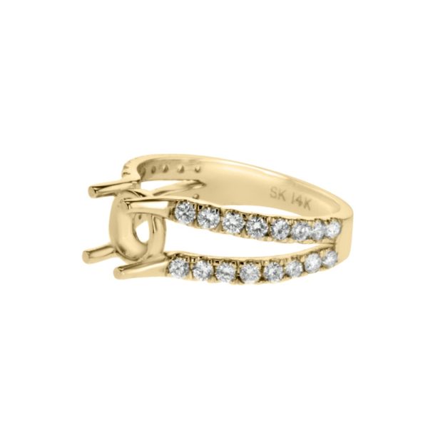 Round Diamond Engagement Ring