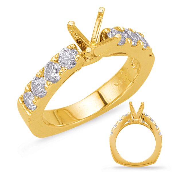 Round Diamond Engagement Ring