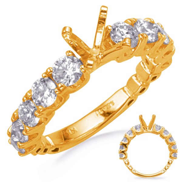 Round Diamond Engagement Ring